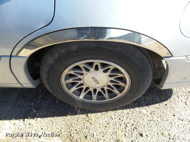 image for item L3419 2000 Lincoln Town Car