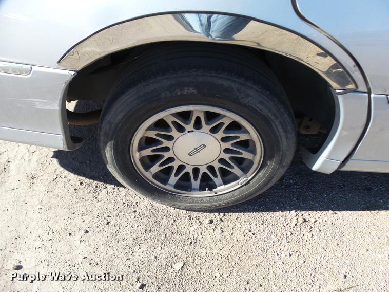 image for item L3419 2000 Lincoln Town Car