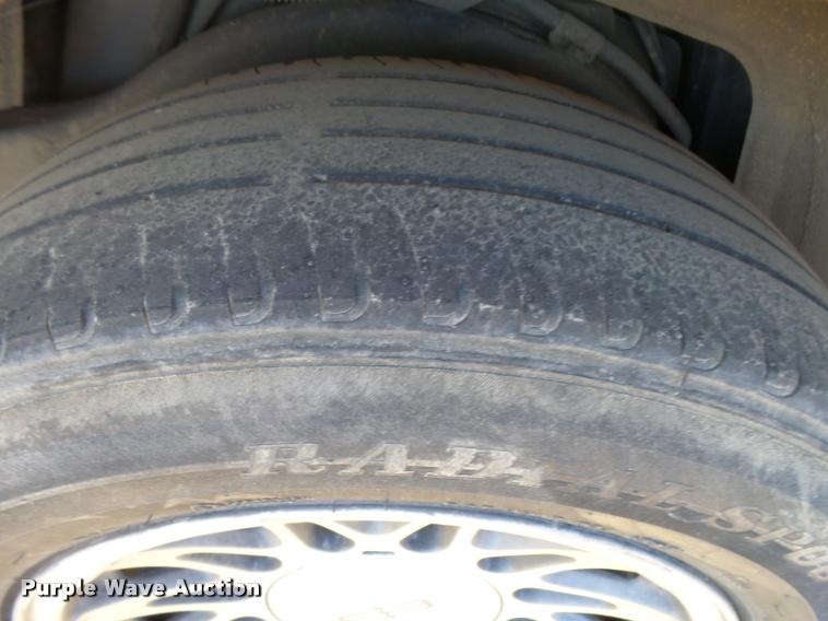 image for item L3419 2000 Lincoln Town Car