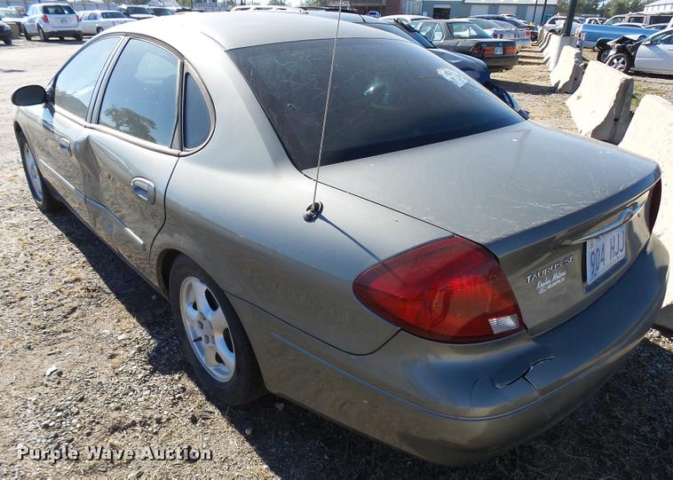 image for item L3421 2002 Ford Taurus