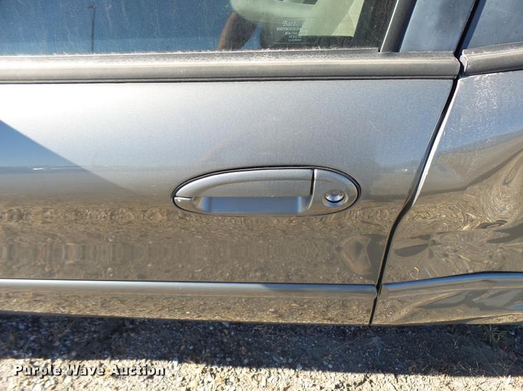 image for item L3421 2002 Ford Taurus