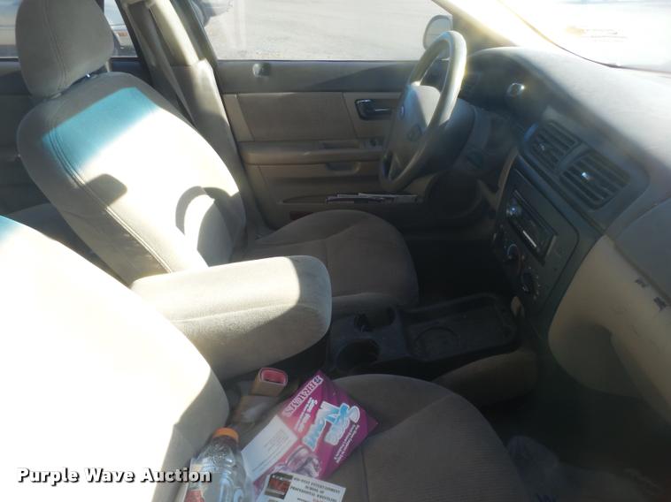 image for item L3421 2002 Ford Taurus