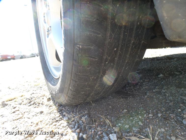 image for item L3421 2002 Ford Taurus