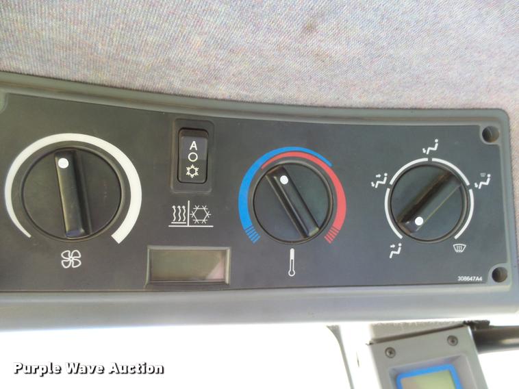 image for item AL9101 2002 New Holland TJ375 4WD tractor