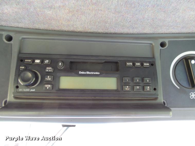 image for item AL9101 2002 New Holland TJ375 4WD tractor