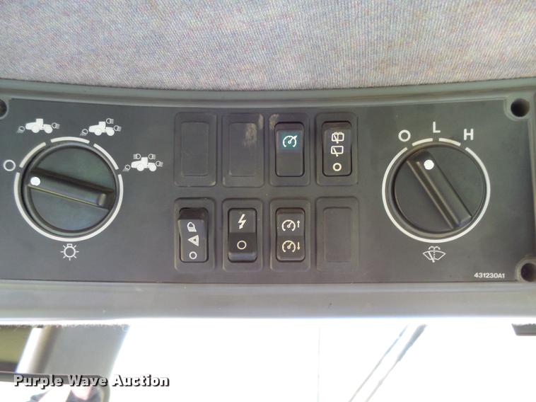 image for item AL9101 2002 New Holland TJ375 4WD tractor