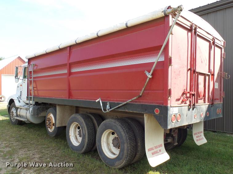 image for item AL9115 1996 International 9200 grain truck