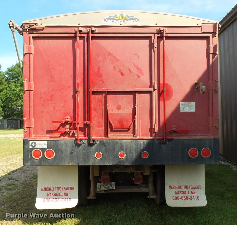 image for item AL9115 1996 International 9200 grain truck