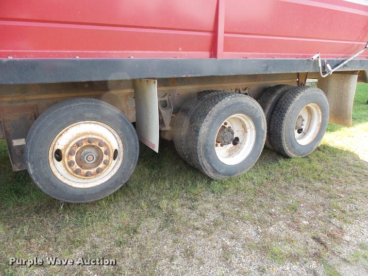 image for item AL9115 1996 International 9200 grain truck