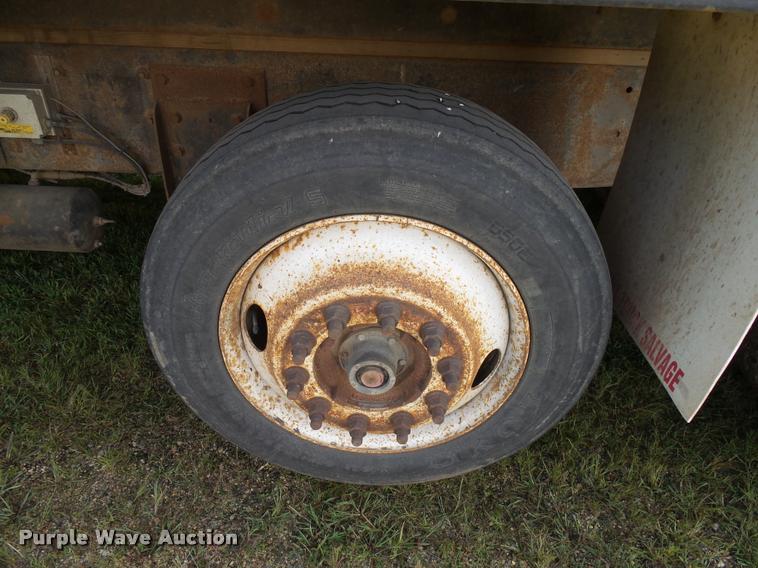 image for item AL9115 1996 International 9200 grain truck