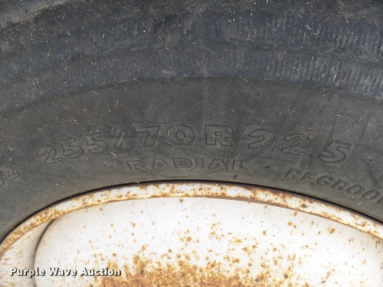 image for item AL9115 1996 International 9200 grain truck