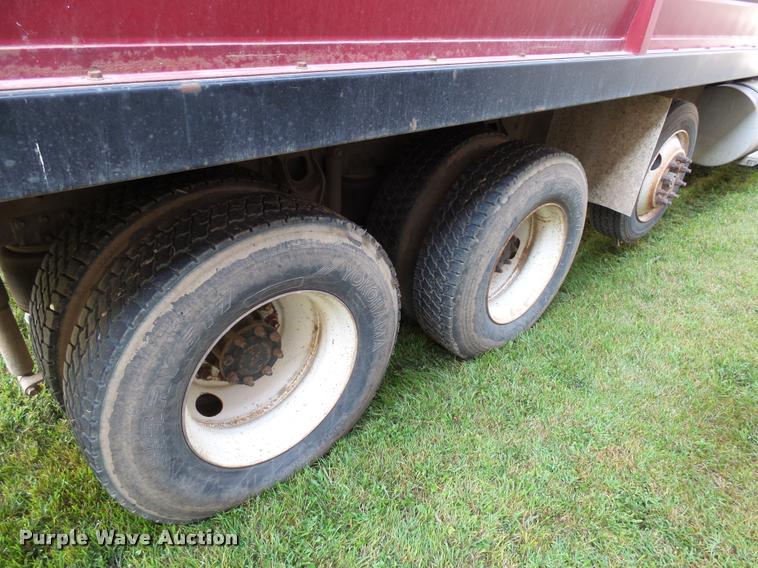 image for item AL9115 1996 International 9200 grain truck