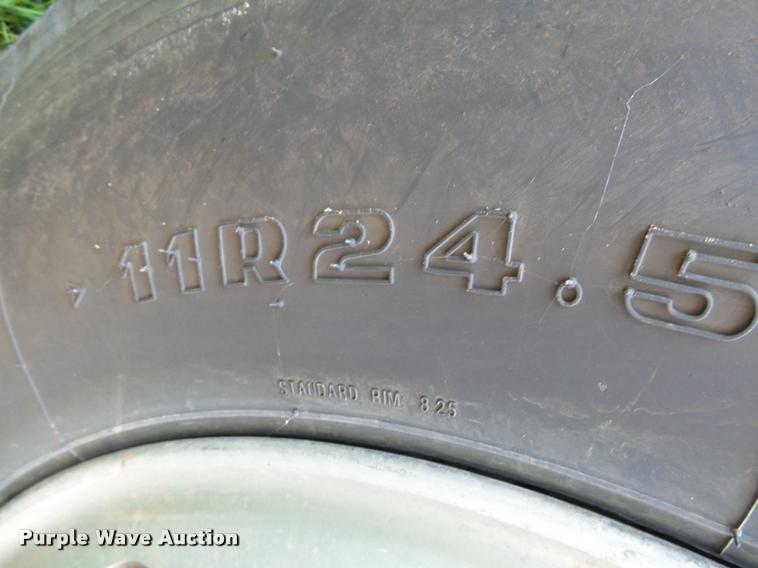 image for item AL9115 1996 International 9200 grain truck