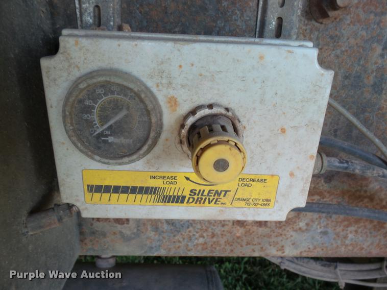 image for item AL9115 1996 International 9200 grain truck