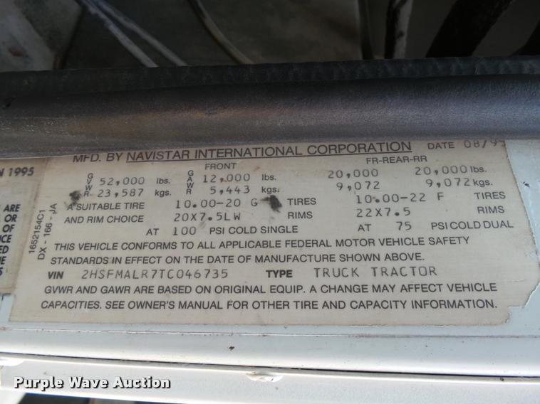 image for item AL9115 1996 International 9200 grain truck