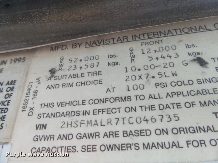 image for item AL9115 1996 International 9200 grain truck