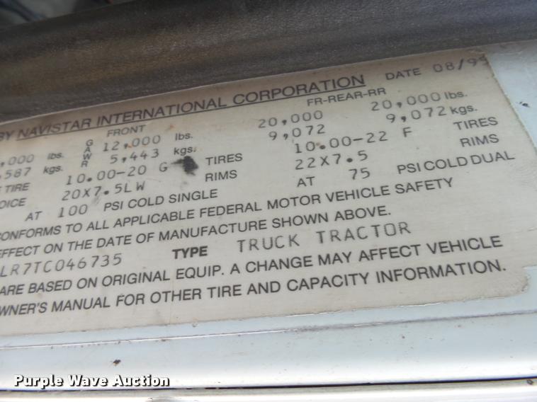 image for item AL9115 1996 International 9200 grain truck