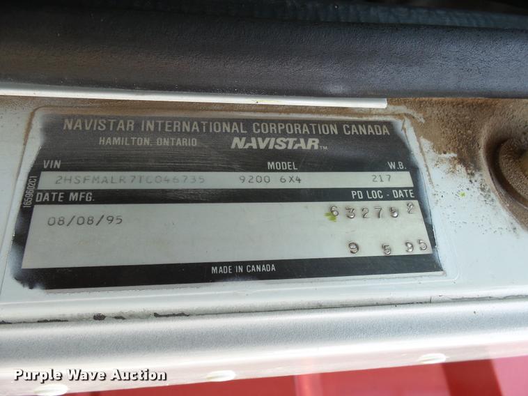 image for item AL9115 1996 International 9200 grain truck