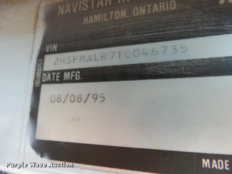 image for item AL9115 1996 International 9200 grain truck