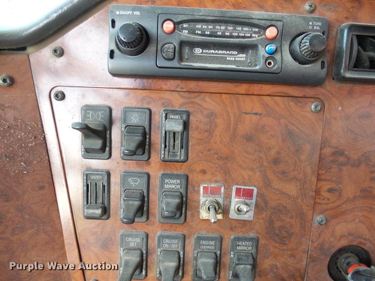 image for item AL9115 1996 International 9200 grain truck