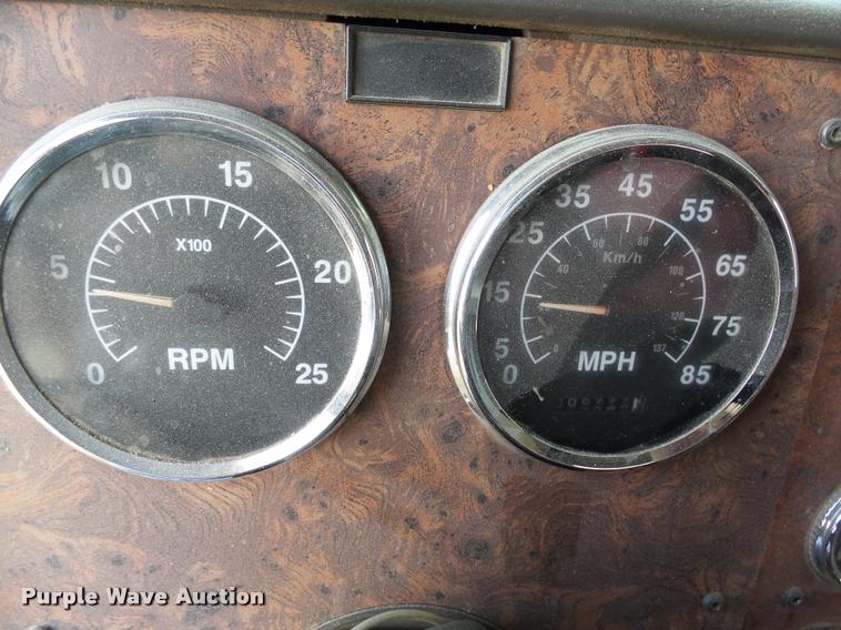 image for item AL9115 1996 International 9200 grain truck