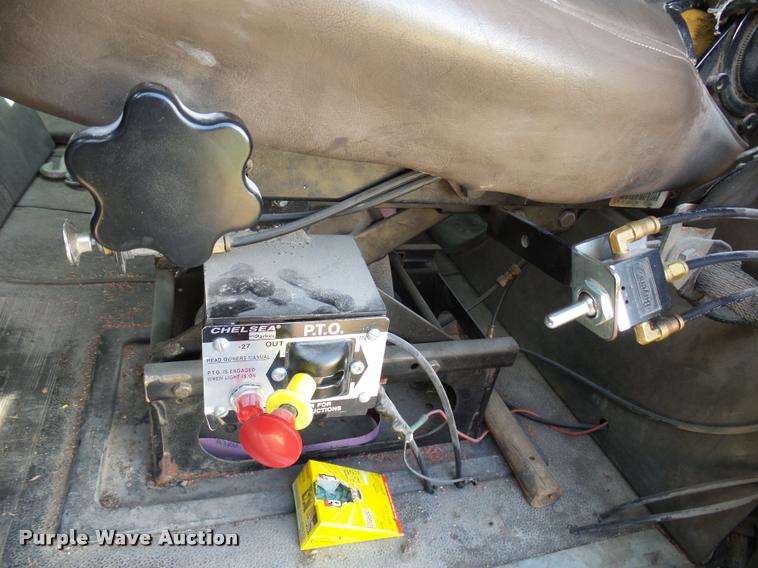 image for item AL9115 1996 International 9200 grain truck