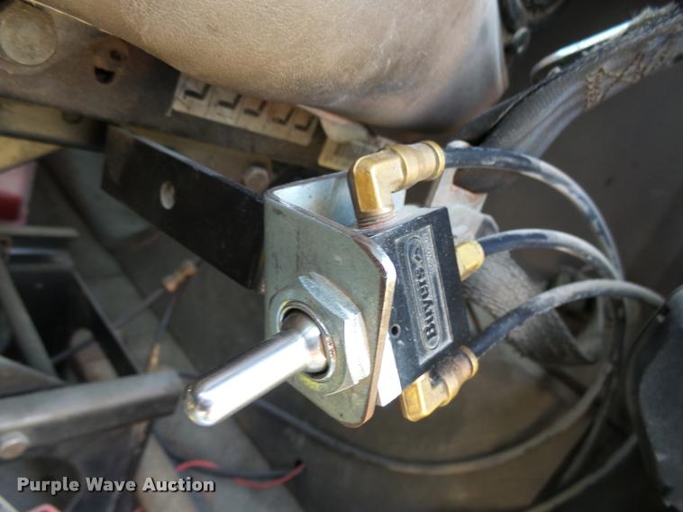 image for item AL9115 1996 International 9200 grain truck