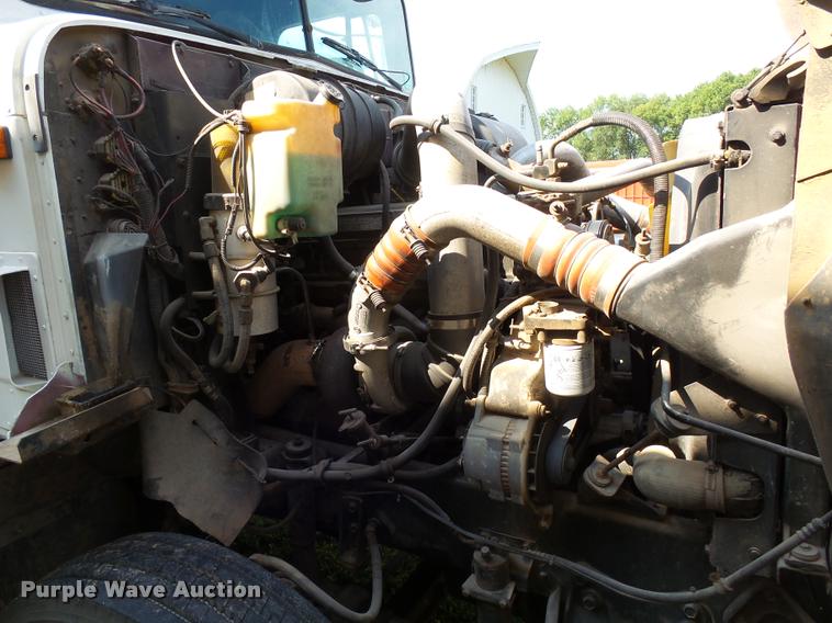 image for item AL9115 1996 International 9200 grain truck