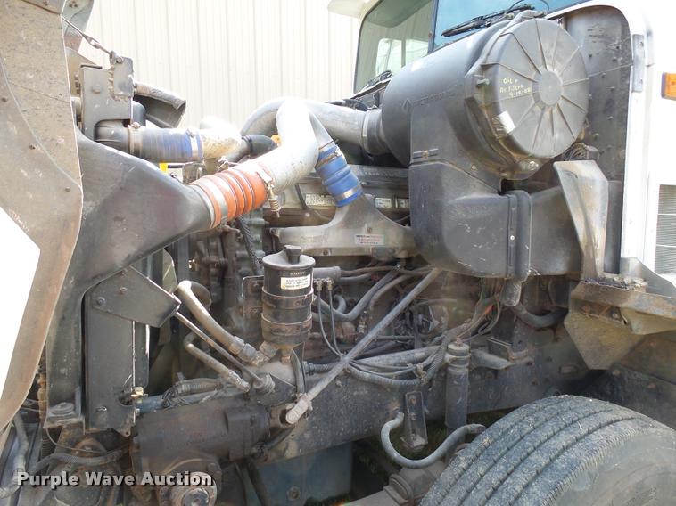 image for item AL9115 1996 International 9200 grain truck