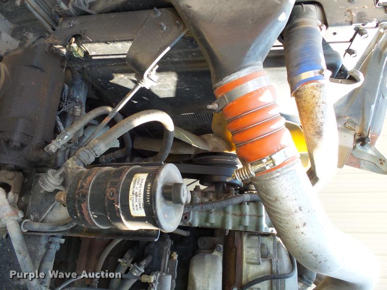 image for item AL9115 1996 International 9200 grain truck