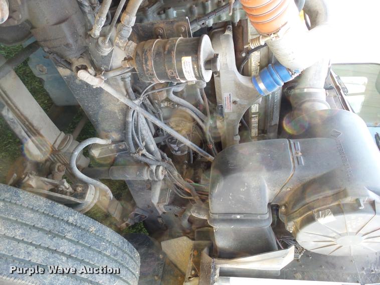 image for item AL9115 1996 International 9200 grain truck