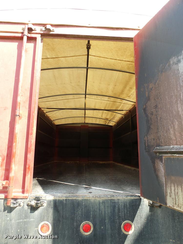 image for item AL9115 1996 International 9200 grain truck