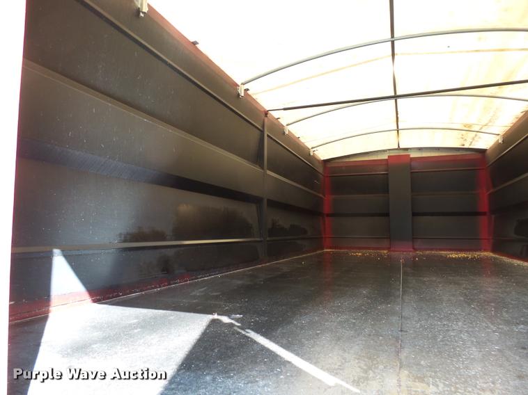 image for item AL9115 1996 International 9200 grain truck