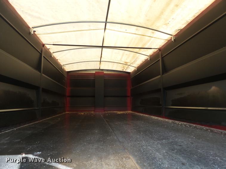 image for item AL9115 1996 International 9200 grain truck