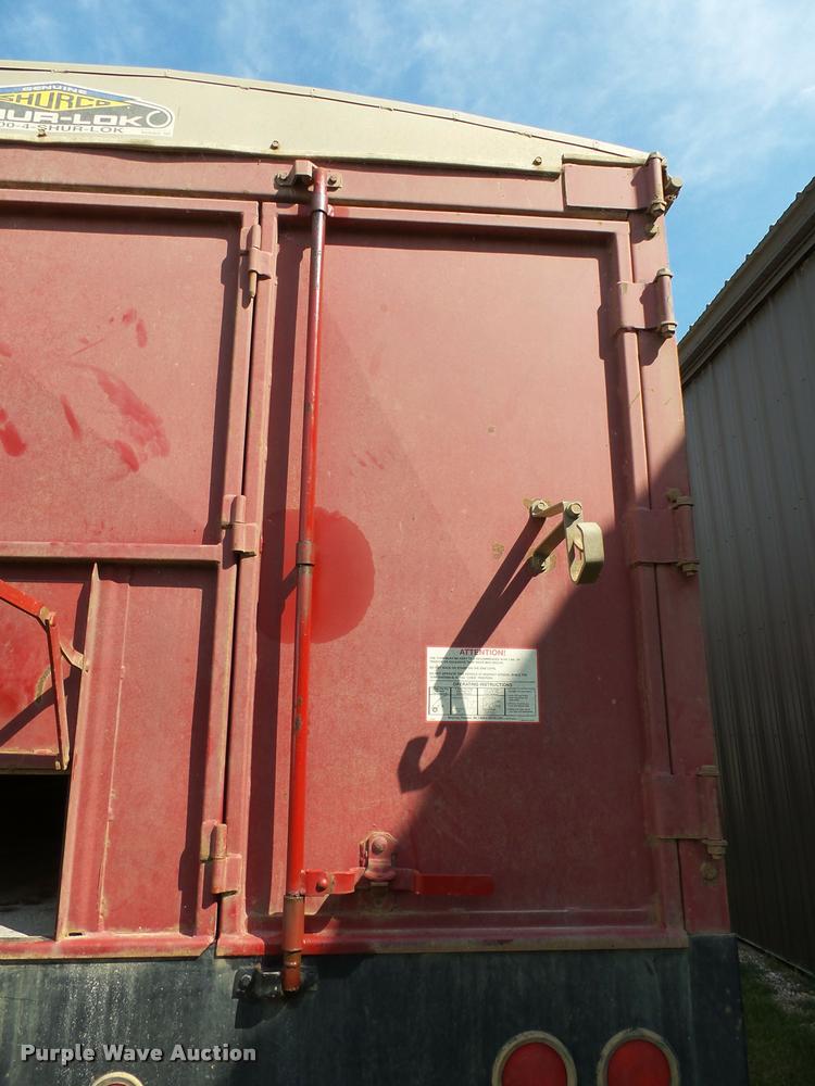 image for item AL9115 1996 International 9200 grain truck