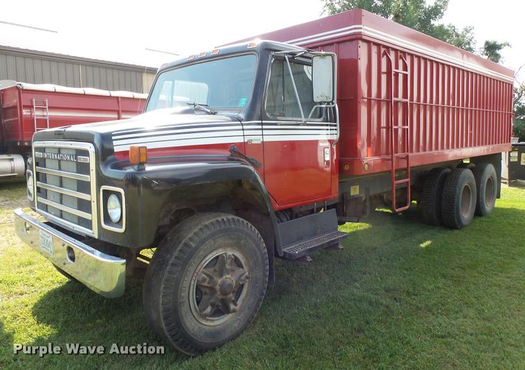 image for item AL9116 1978 International F1924 grain truck