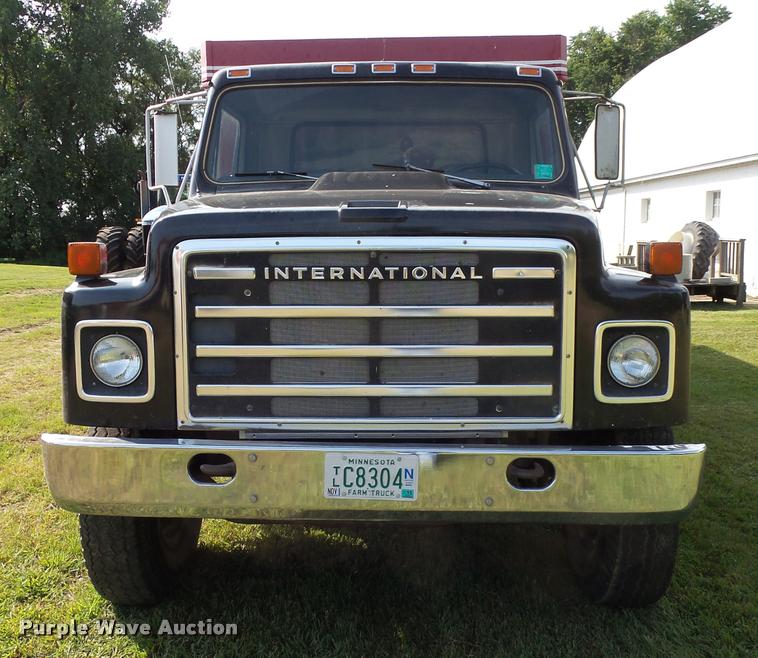 image for item AL9116 1978 International F1924 grain truck