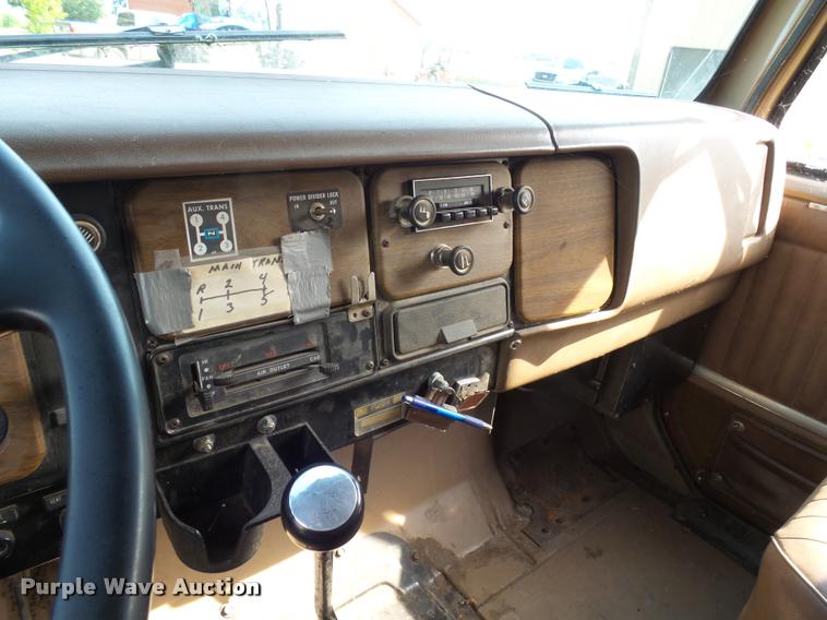 image for item AL9116 1978 International F1924 grain truck