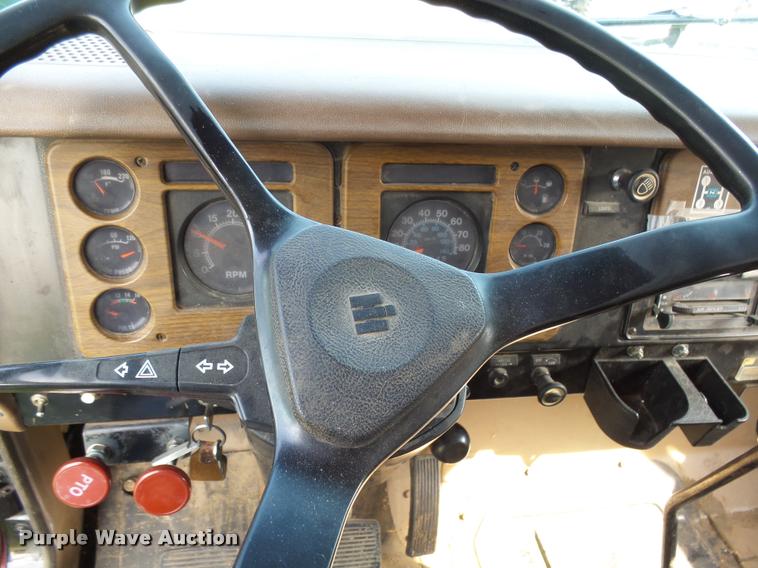 image for item AL9116 1978 International F1924 grain truck