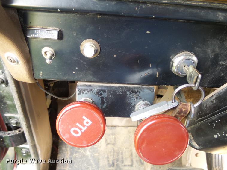 image for item AL9116 1978 International F1924 grain truck