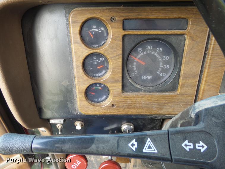 image for item AL9116 1978 International F1924 grain truck