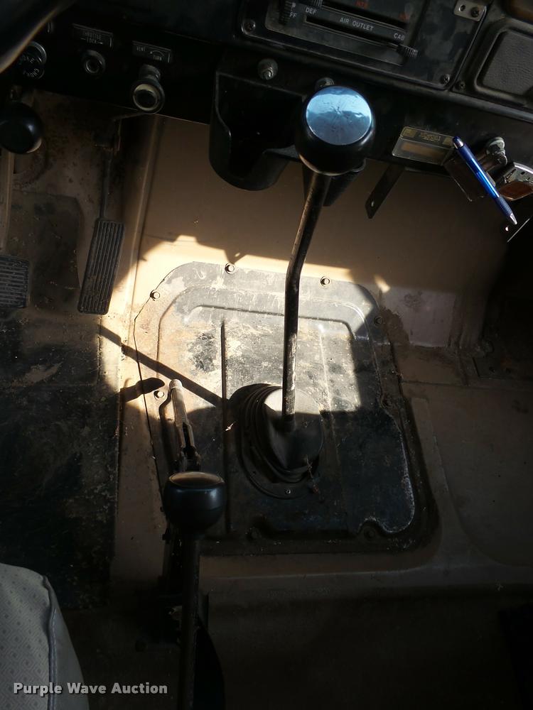 image for item AL9116 1978 International F1924 grain truck