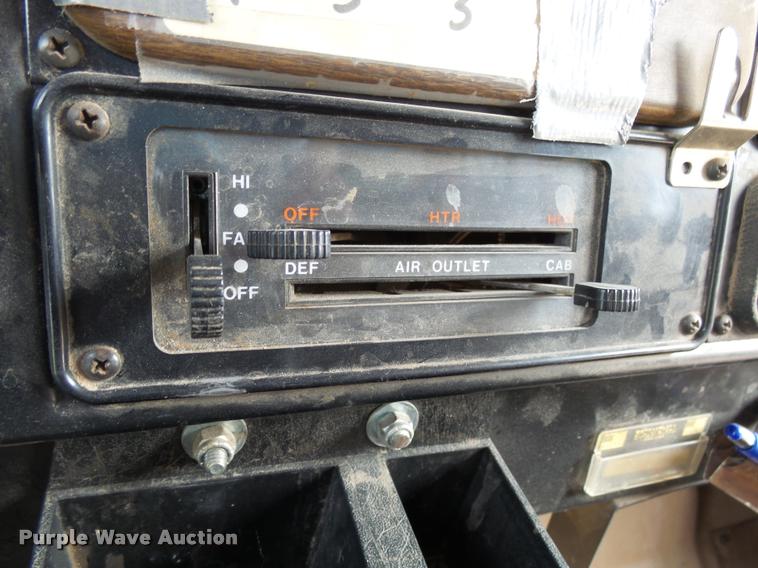 image for item AL9116 1978 International F1924 grain truck