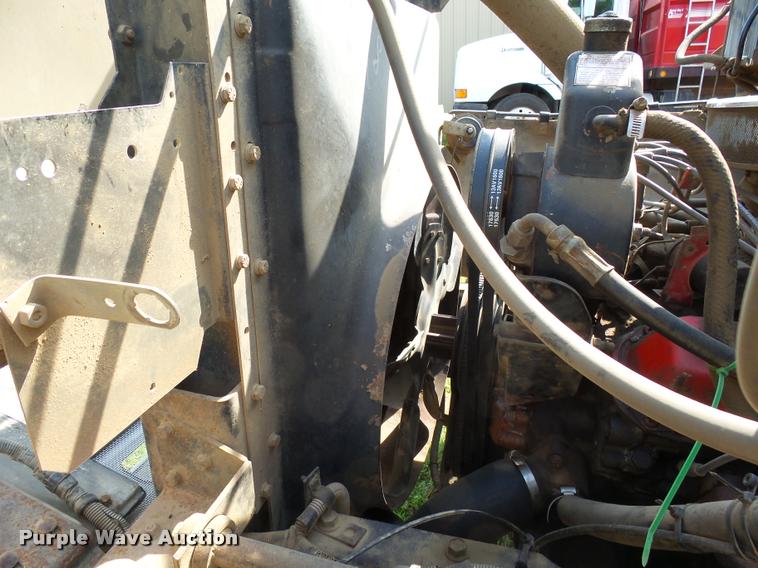 image for item AL9116 1978 International F1924 grain truck