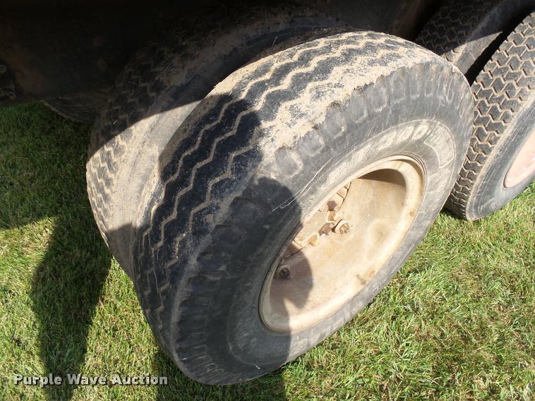 image for item AL9116 1978 International F1924 grain truck