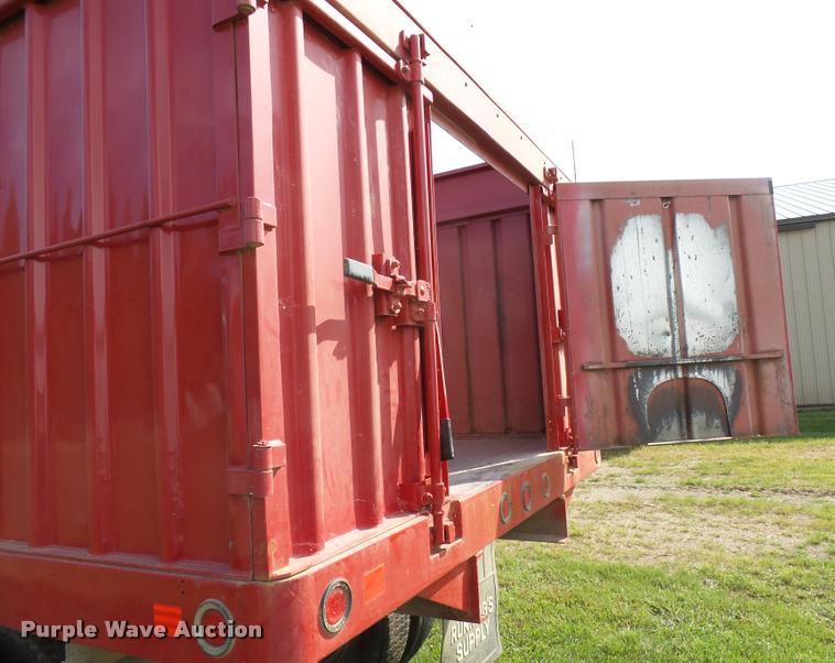 image for item AL9116 1978 International F1924 grain truck