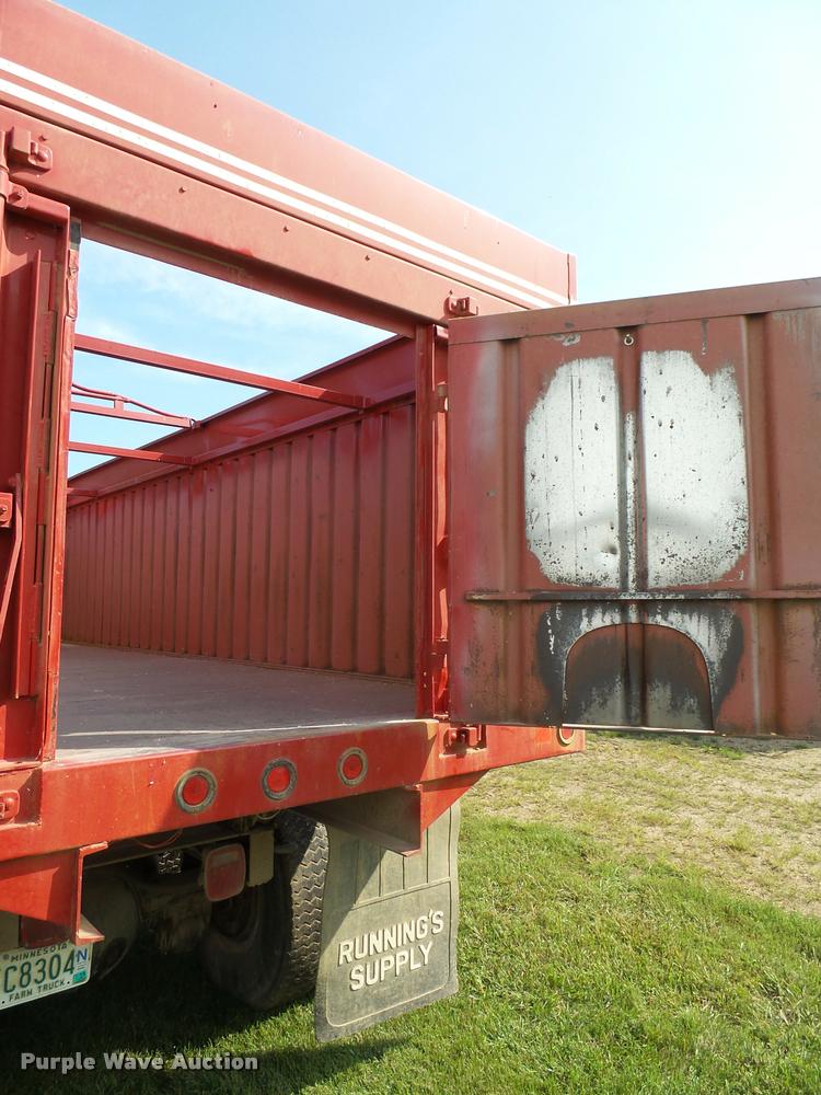 image for item AL9116 1978 International F1924 grain truck