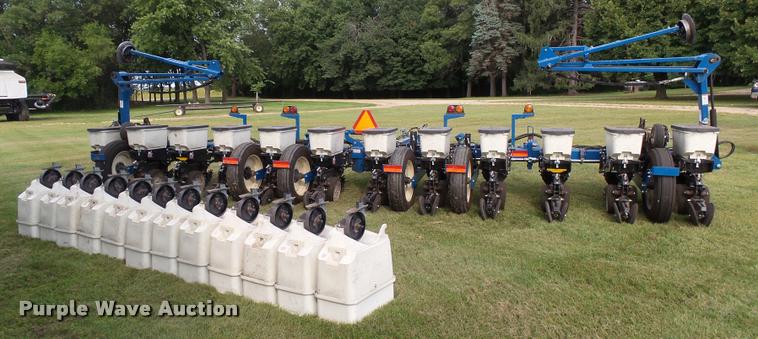 image for item AL9119 Kinze 3200 planter