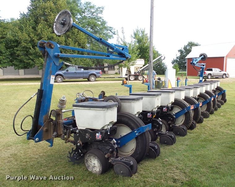 image for item AL9119 Kinze 3200 planter