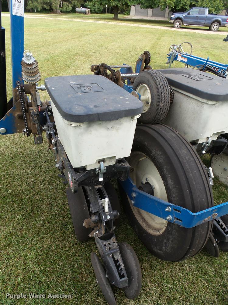 image for item AL9119 Kinze 3200 planter